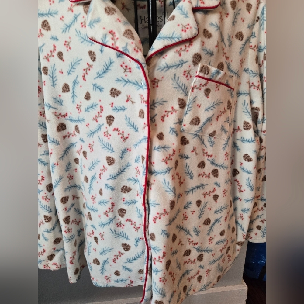 Hanes Fleece Pajama Set with Floral Winter Berry Print Size 3X - Picture 2 of 8